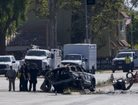 圣地亚哥一名警察与逃逸的汽车相撞，造成一名警察死亡，另一名严重受伤