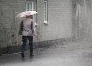 英国预报称，恐怖风暴“莉莲”将带来雷暴，整个英国将被暴雨吞没